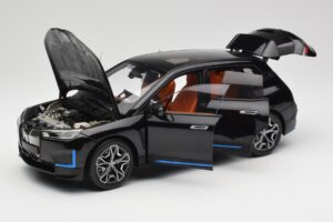 BMW iX Sapphire Black Minichamps 1:18 110023101 Metall - pilt 2/8