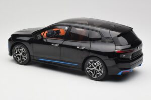 BMW iX Sapphire Black Minichamps 1:18 110023101 Metall - pilt 7/8