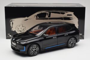 BMW iX Sapphire Black Minichamps 1:18 110023101 Metall - pilt 8/8