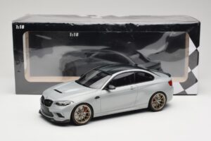 BMW M2 CS F87 Hõbedane kuldiste velgedega Minichamps 1:18 155021028 Metall - pilt 6/6