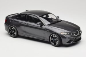 BMW M2 F87 Grey Metallic Minichamps 1:18 155026102 Metall - pilt 4/6