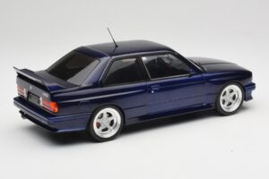 BMW M3 E30 Macau Blue IXO 1:18 18CMC122 Metall - pilt 2/6