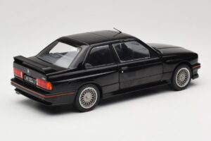 BMW M3 E30 Sport Evo Must Solido 1:18 S1801501 Metall - pilt 3/8