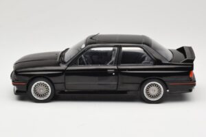 BMW M3 E30 Sport Evo Must Solido 1:18 S1801501 Metall - pilt 4/8