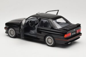 BMW M3 E30 Sport Evo Must Solido 1:18 S1801501 Metall - pilt 5/8