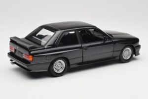 BMW M3 E30 Black Metallic Minichamps 1:18 180020306 Metall - pilt 3/8