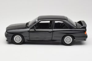 BMW M3 E30 Black Metallic Minichamps 1:18 180020306 Metall - pilt 4/8