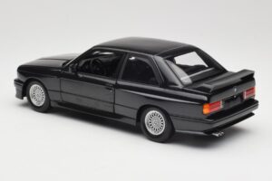 BMW M3 E30 Black Metallic Minichamps 1:18 180020306 Metall - pilt 7/8
