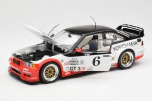 BMW M3 E36 GTR #0 B. Auberlen / M. Simo / P. Cunningham Daytona 24 Hours 1998 UT Models 1:18 39816 Metall - pilt 2/8