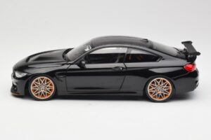 BMW M4 F82 GTS Sapphire Black Metallic Minichamps 1:18 110025220 Metall - pilt 4/8