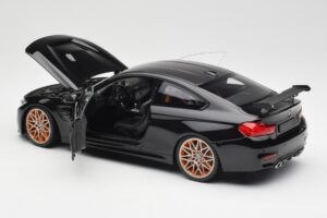 BMW M4 F82 GTS Sapphire Black Metallic Minichamps 1:18 110025220 Metall - pilt 5/8