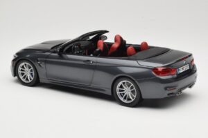 BMW M4 F83 Kabriolett Mineral Grey Paragon 1:18 80432339610 Metall - pilt 7/8