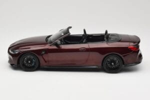 BMW M4 G83 Kabriolett Punane Metallic Minichamps 1:18 155021032 Metall - pilt 3/6