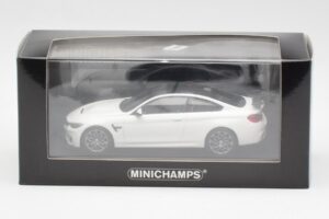 BMW M4 GTS F82 Valge Hallide Velgedega Minichamps 1:43 410025221 Metall - pilt 4/4