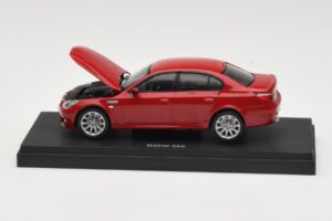 BMW M5 E60 Punane Kyosho 1:43 03503R Metall