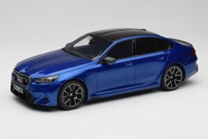 BMW M5 G90 Marina Bay Blue Metallic GT Spirit 1:18 GT507 Vaik