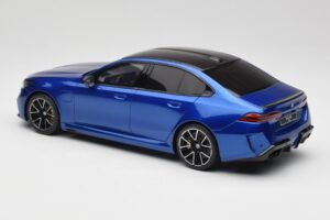 BMW M5 G90 Marina Bay Blue Metallic GT Spirit 1:18 GT507 Vaik - pilt 5/6