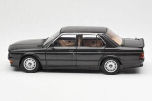 BMW M535i E28 Diamond Must AUTOart 1:18 75162 Metall - pilt 4/8