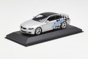 BMW M6 E63 IAA Frankfurt Hõbe Minichamps 1:43 M6001 Metall - pilt 2/4