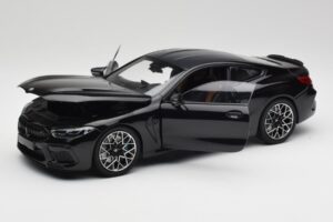 BMW M8 F92 Safiir Must Minichamps 1:18 110029021 Metall - pilt 2/8