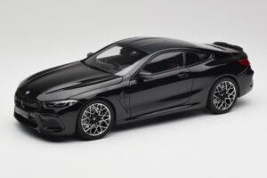 BMW M8 F92 Safiir Must Minichamps 1:18 110029021 Metall