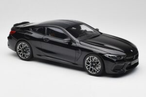 BMW M8 F92 Safiir Must Minichamps 1:18 110029021 Metall - pilt 6/8