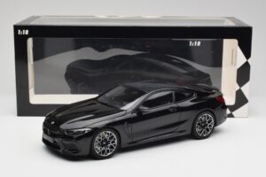 BMW M8 F92 Safiir Must Minichamps 1:18 110029021 Metall - pilt 8/8