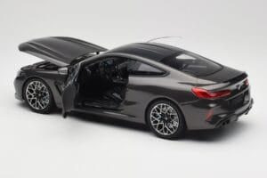 BMW M8 F92 Grey Metallic Minichamps 1:18 110029022 Metall - pilt 5/8