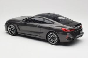 BMW M8 F92 Grey Metallic Minichamps 1:18 110029022 Metall - pilt 7/8