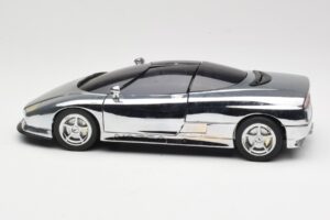 BMW Nazca M12 Chrome Silver Revell 1:18 08916 Metall - pilt 4/8
