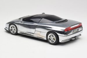 BMW Nazca M12 Chrome Silver Revell 1:18 08916 Metall - pilt 7/8