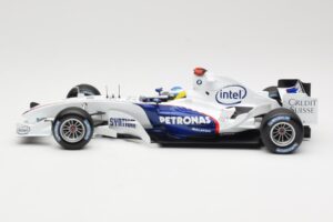 BMW Sauber F1.06 #16 N. Heidfeld Launch Version 2006 Minichamps 1:18 80430413183 Metall - pilt 3/6