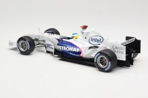 BMW Sauber F1.06 #16 N. Heidfeld Launch Version 2006 Minichamps 1:18 80430413183 Metall - pilt 5/6