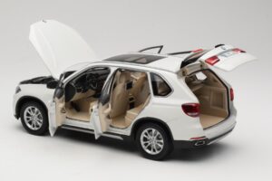 BMW X5 E70 Alpine White Paragon 1:18 PA-97073 Metall - pilt 5/8