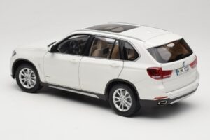 BMW X5 E70 Alpine White Paragon 1:18 PA-97073 Metall - pilt 7/8