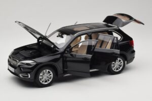 BMW X5 E70 Sapphire Black Paragon 1:18 PA-97071 Metall - pilt 2/8