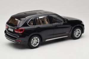 BMW X5 E70 Sapphire Black Paragon 1:18 PA-97071 Metall - pilt 3/8