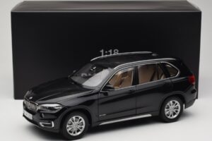 BMW X5 E70 Sapphire Black Paragon 1:18 PA-97071 Metall - pilt 8/8