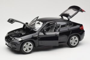 BMW X6 M E71 Must Bburago 1:18 18-12081 Metall - pilt 2/8
