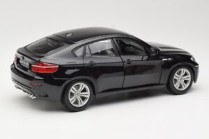 BMW X6 M E71 Must Bburago 1:18 18-12081 Metall - pilt 3/8