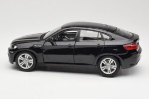 BMW X6 M E71 Must Bburago 1:18 18-12081 Metall - pilt 4/8