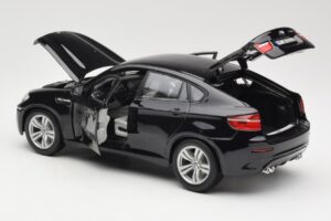 BMW X6 M E71 Must Bburago 1:18 18-12081 Metall - pilt 5/8