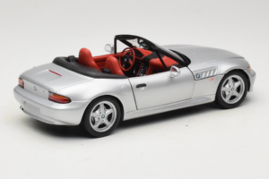 BMW Z3 Kabriolett Hõbedane UT Models 1:18 20402 Metall - pilt 3/8