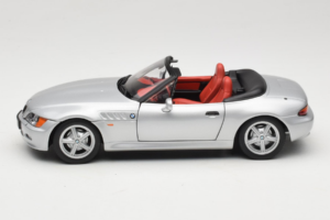 BMW Z3 Kabriolett Hõbedane UT Models 1:18 20402 Metall - pilt 4/8