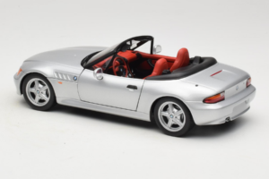 BMW Z3 Kabriolett Hõbedane UT Models 1:18 20402 Metall - pilt 7/8