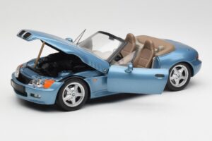 BMW Z3 E36/7 James Bond Goldeneye Sinine Metallic UT Models 1:18 180024336 Metall - pilt 2/8