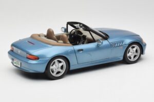 BMW Z3 E36/7 James Bond Goldeneye Sinine Metallic UT Models 1:18 180024336 Metall - pilt 3/8
