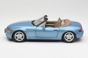 BMW Z3 E36/7 James Bond Goldeneye Sinine Metallic UT Models 1:18 180024336 Metall - pilt 4/8