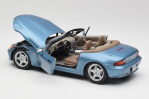 BMW Z3 E36/7 James Bond Goldeneye Sinine Metallic UT Models 1:18 180024336 Metall - pilt 5/8