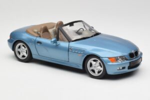 BMW Z3 E36/7 James Bond Goldeneye Sinine Metallic UT Models 1:18 180024336 Metall - pilt 6/8